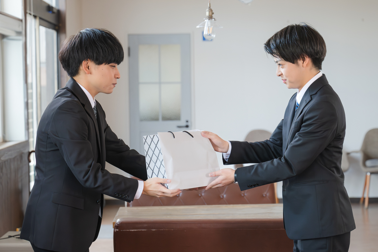「持参」敬語の正しい使い方：ビジネスシーン別具体例